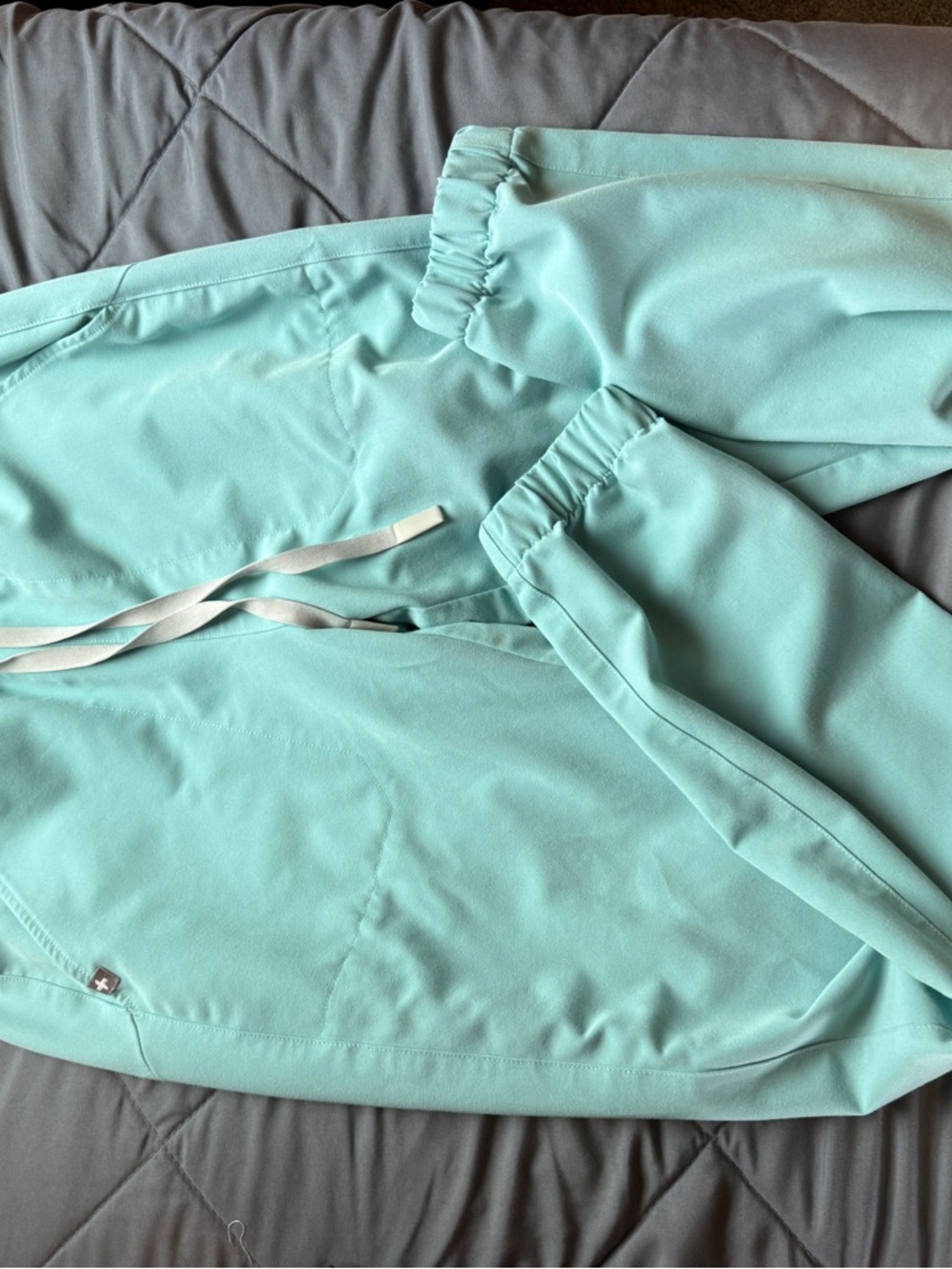 Figs Women's Scrub PANTS in Sea glass. REGINA FIT. Small.